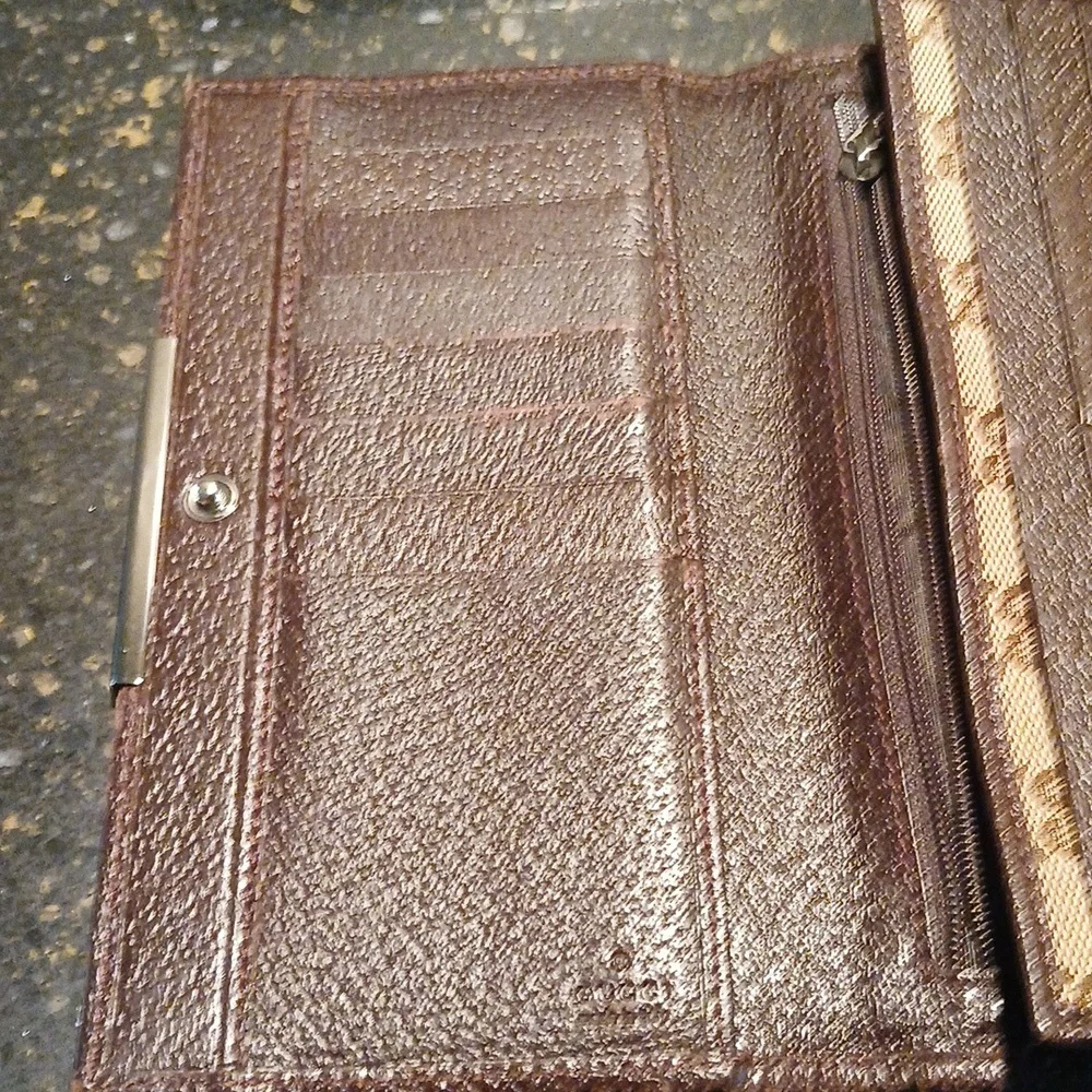 Authentic Gucci Brown Monogram Big Wallet - Picture 5 of 11
